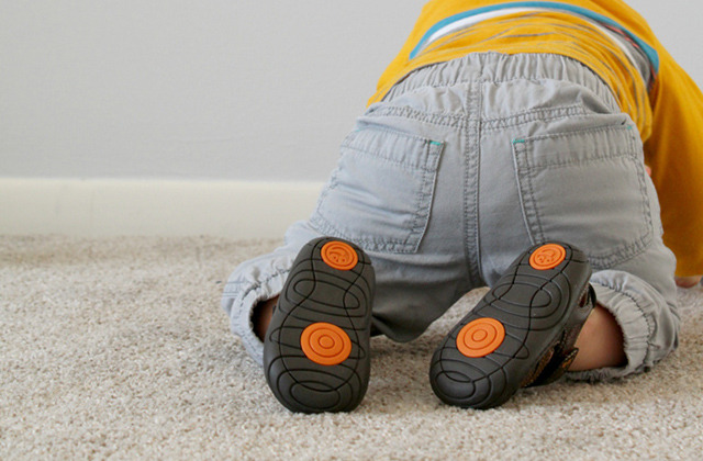 From Crawling to Walking: Choosing the Right Shoes for Your Baby